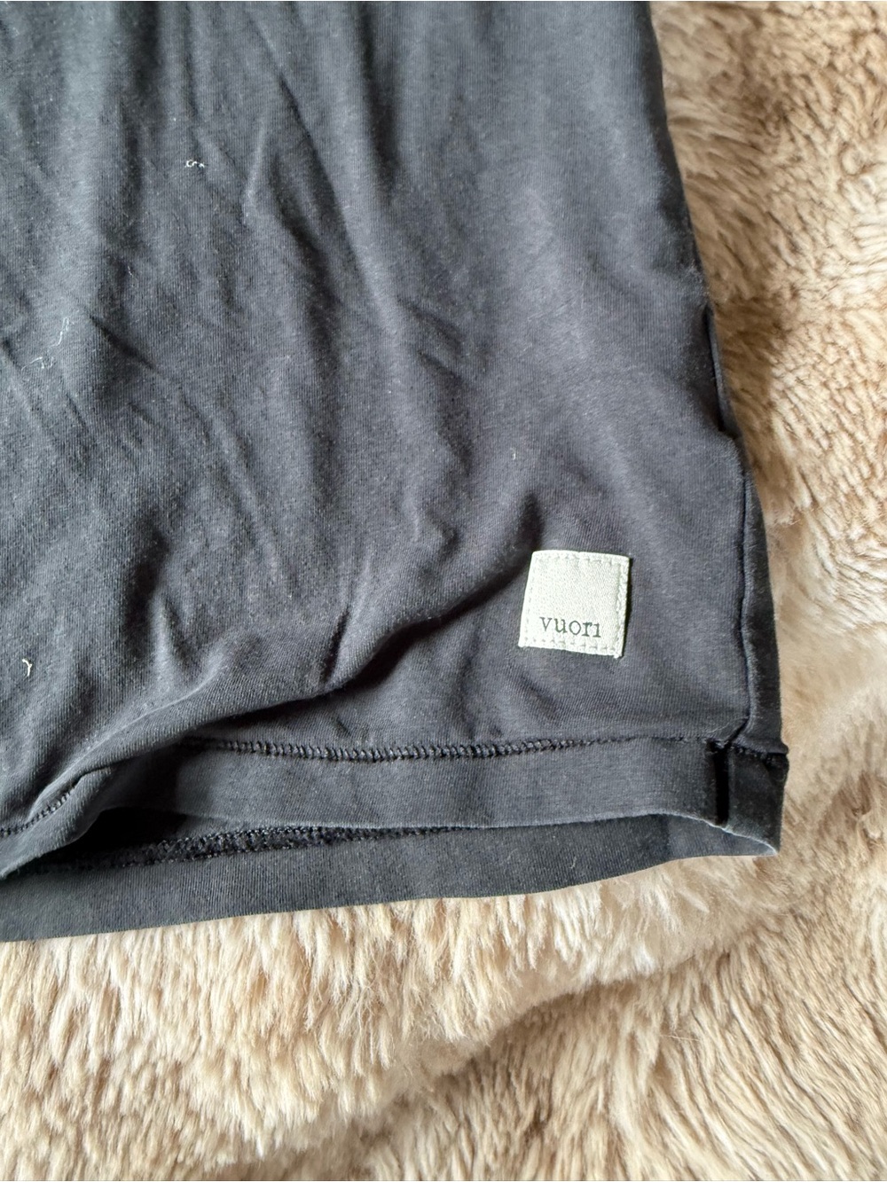 Vuori Black Short Sleeve energy T-Shirt - Picture 2 of 6